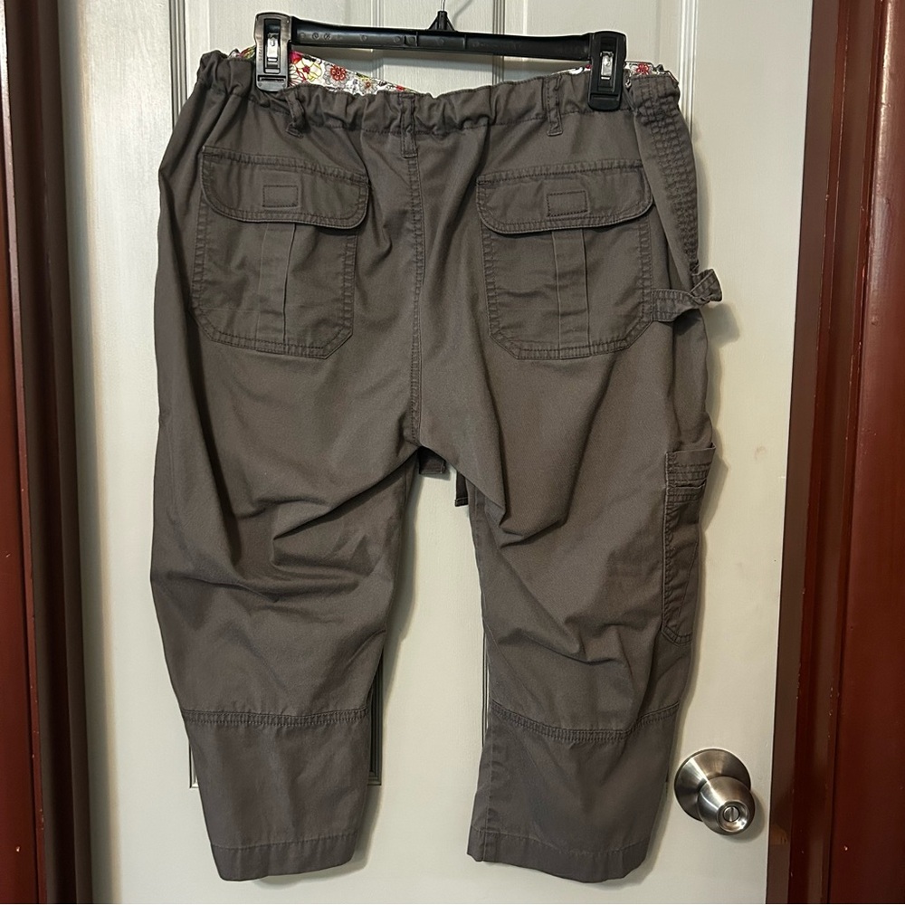 Koi by Kathy Peterson Gray Cargo Capri Pants Size Large Petite - Picture 5 of 11